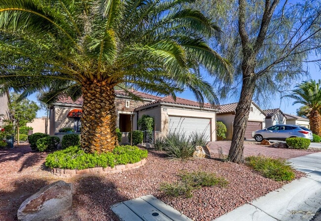 Building Photo - 55+ Age Restricted Sun City Anthem 2 Bedro...