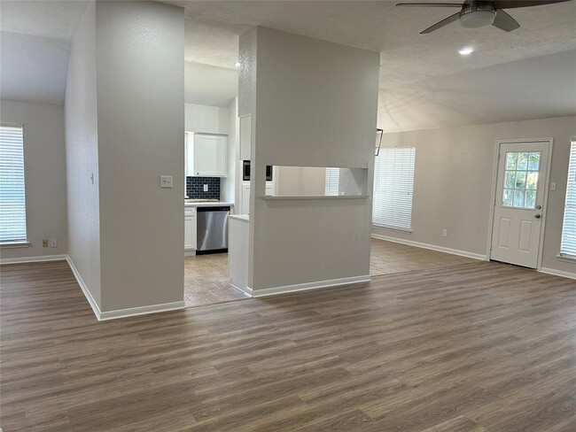 Foto del edificio - 8639 Sunny Ridge Dr