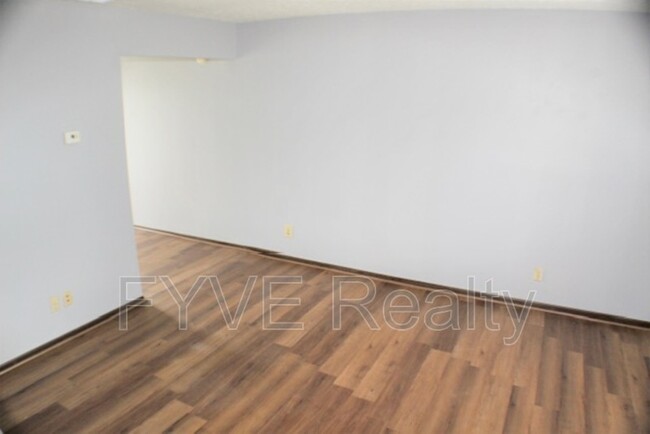 Foto del edificio - 716 W Light St