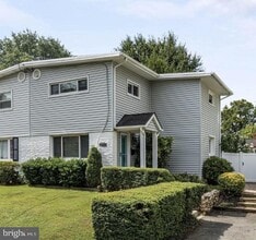 Building Photo - 10607 Maple St