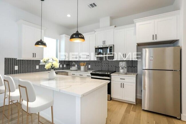 Building Photo - 3032 Truxillo St