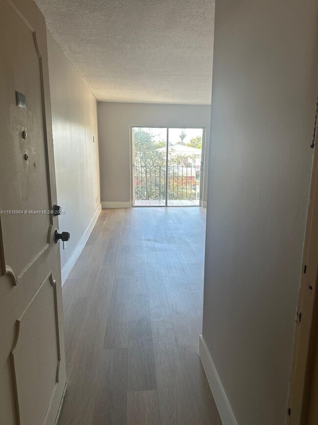 Foto del edificio - 1051 SW 1st St