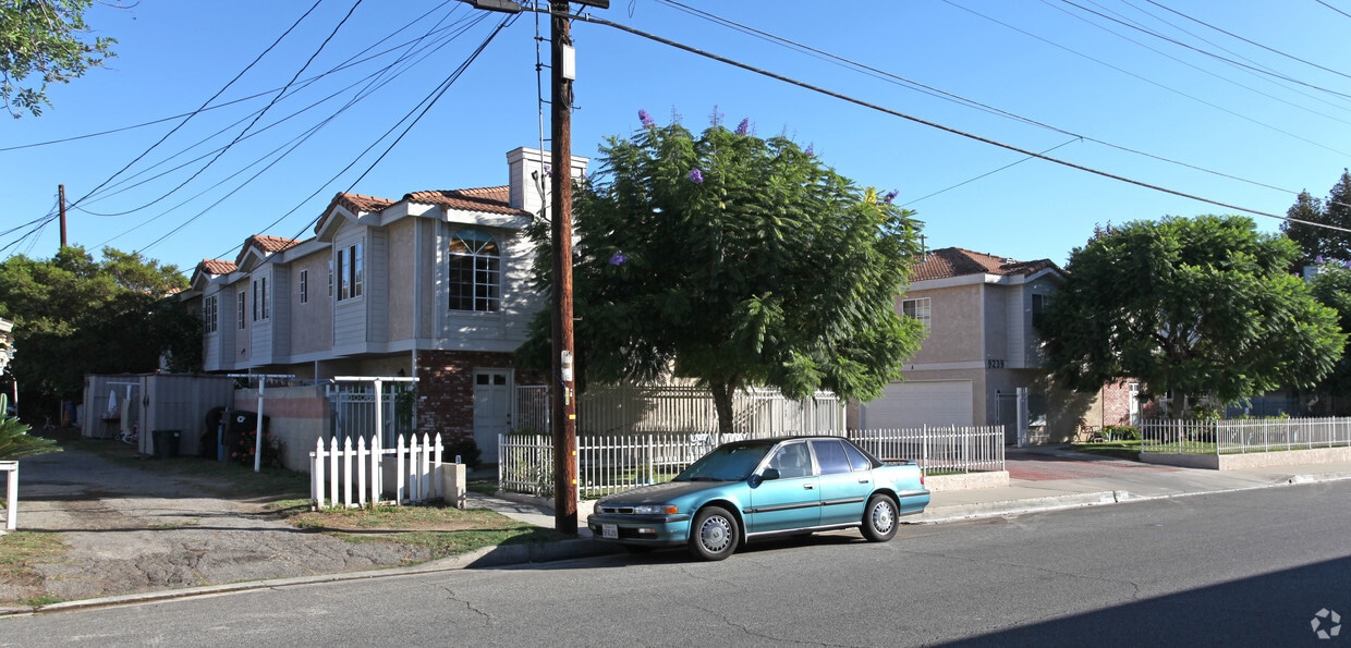 Building Photo - 9233-9239 Ramona Blvd