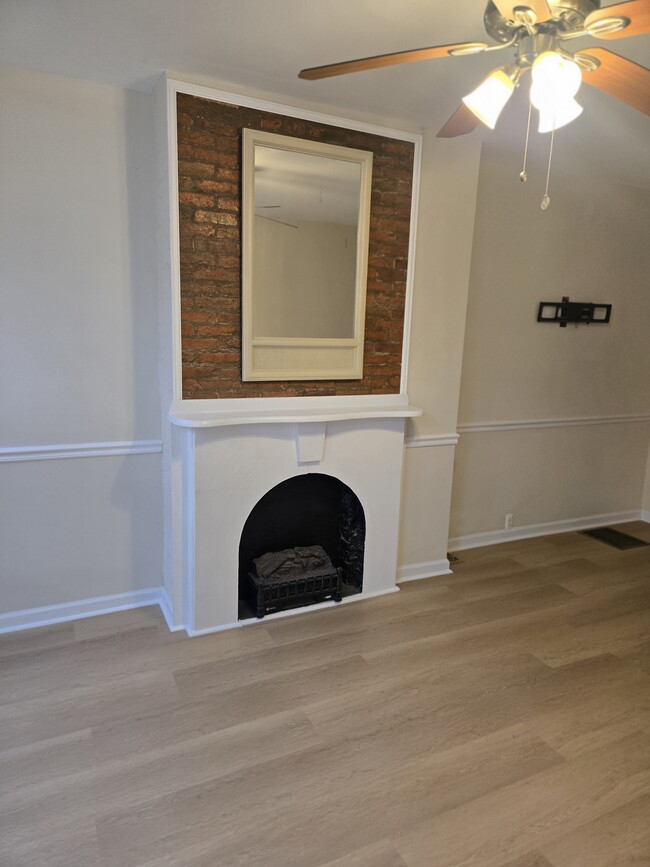 Foto del edificio - 842 Washington Blvd