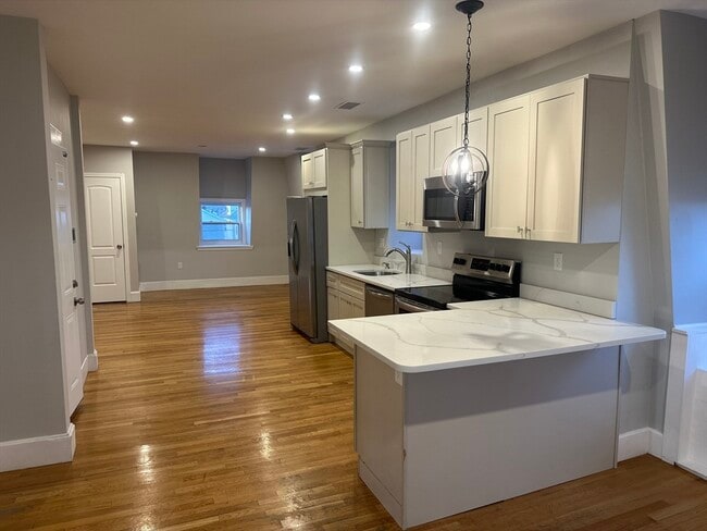 Foto del edificio - 54-58 Orvis Rd