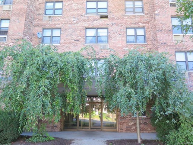 Primary Photo - 151 S Highland Ave