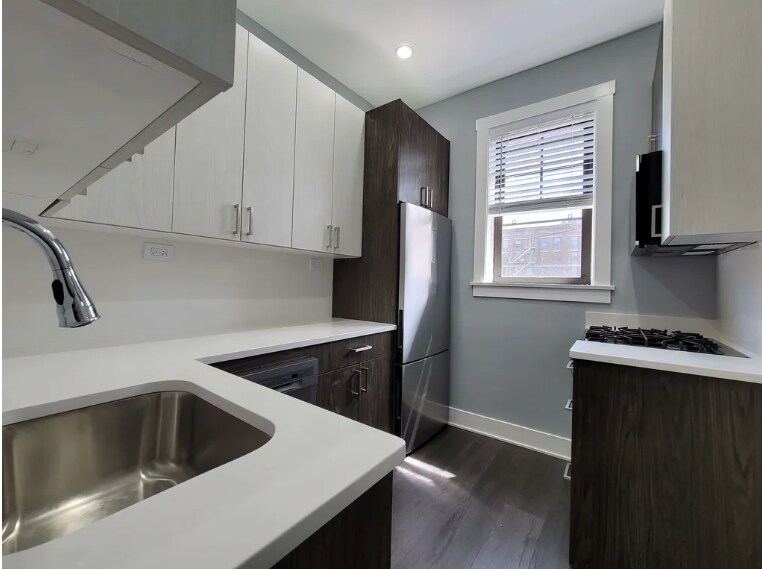 Primary Photo - 1623 W Belmont Ave
