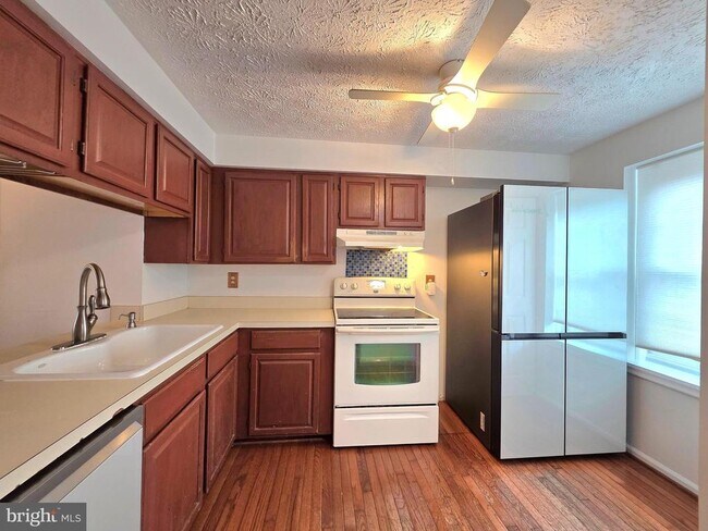 Foto del edificio - 8568 Koluder Ct