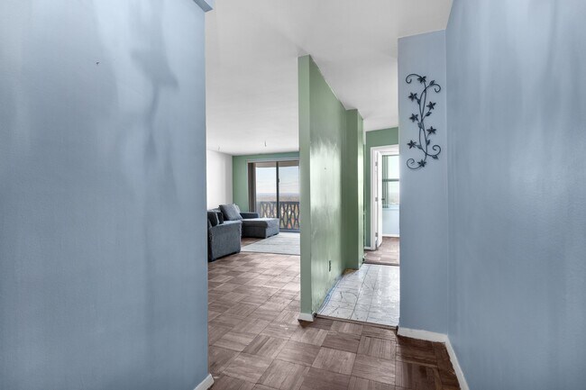 Foto del edificio - 2000 Linwood Ave