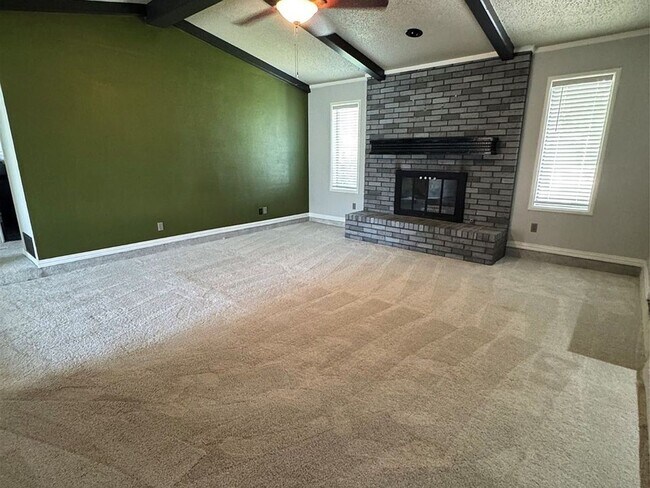 Building Photo - Charming home with updates!