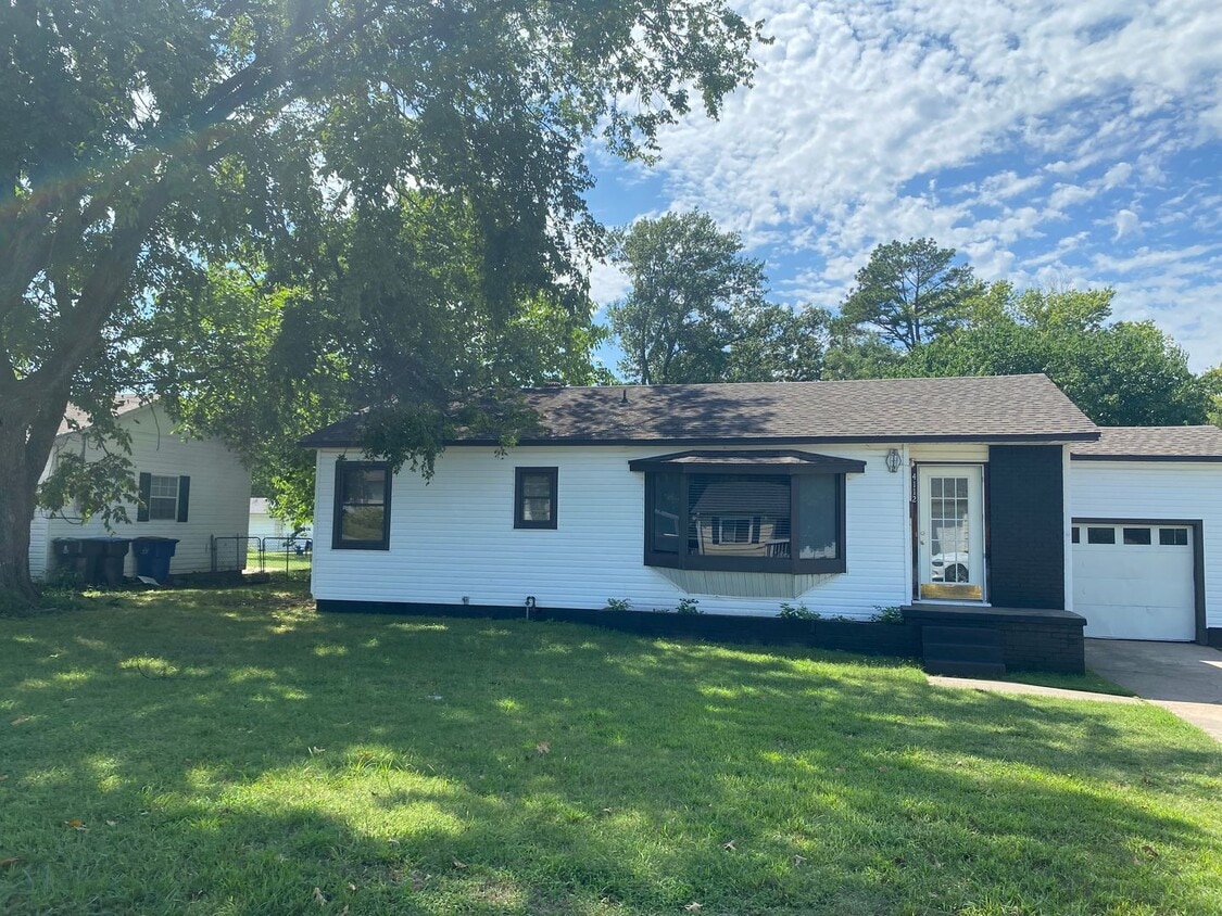 Primary Photo - 4112 S 18th St