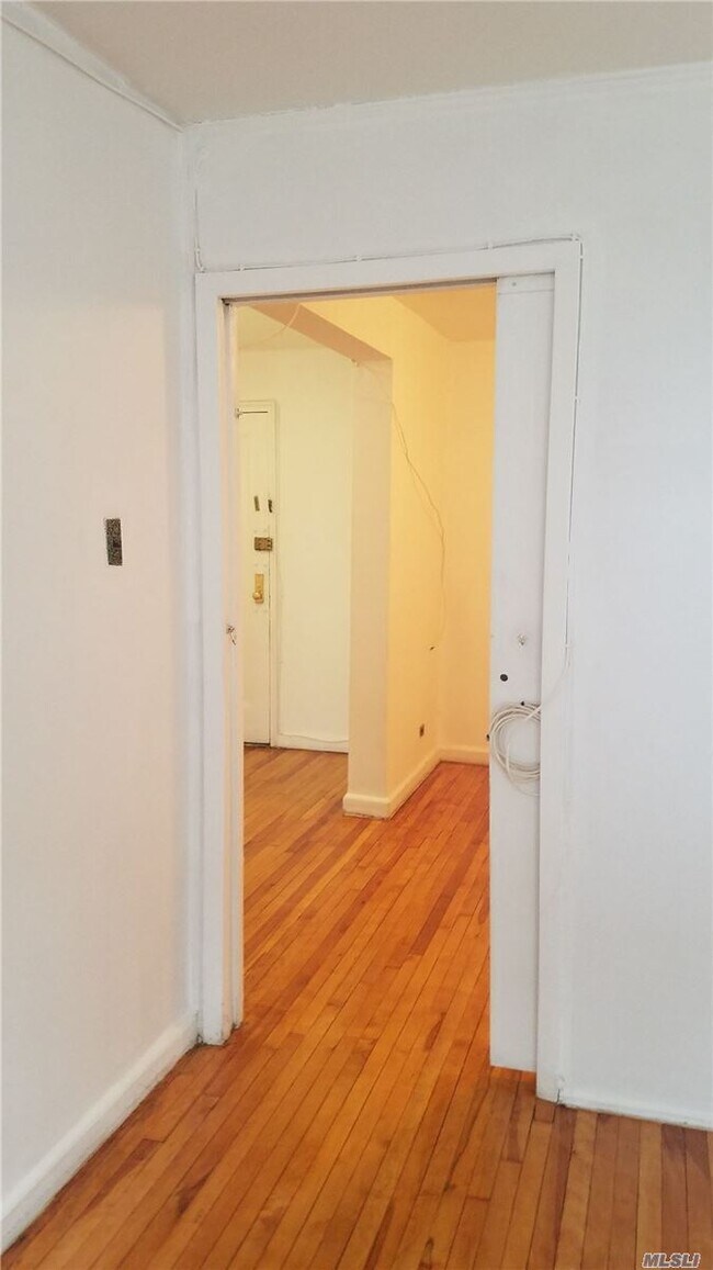Foto del edificio - 86-11-86-34 34th Ave