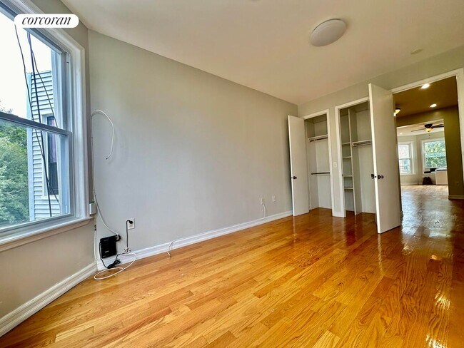 Foto del edificio - 223 Covert St.