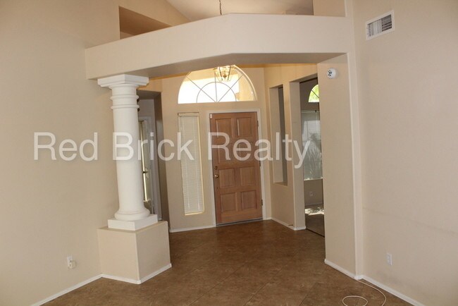 Building Photo - 1140 E Hiddenview Dr