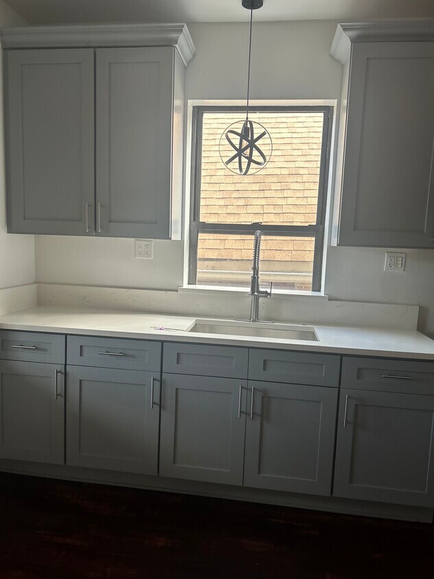 Foto principal - 2853 S Kildare Ave