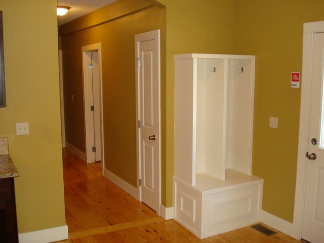 Building Photo - 832 Michigan St NE