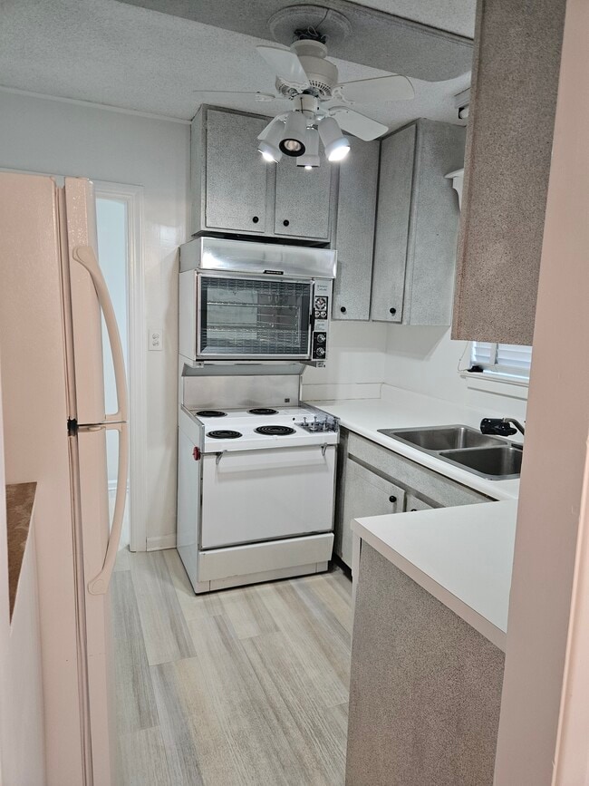 Building Photo - 2846 Walton Way