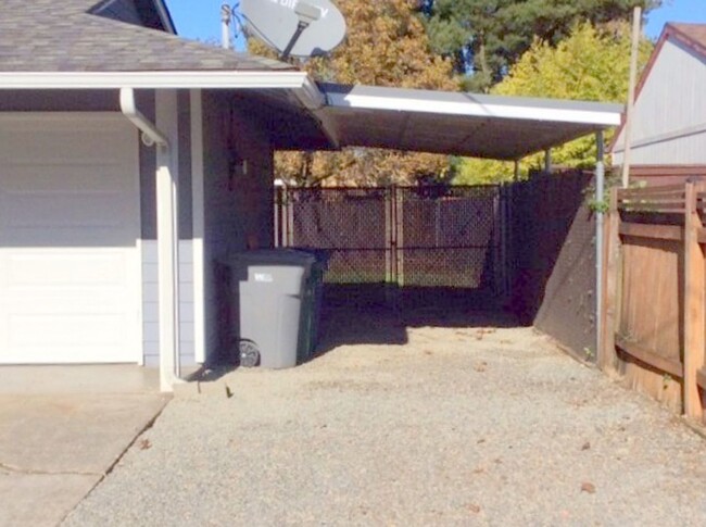 Building Photo - Renton - Lovely 3BDRM/1 BATH Rambler - Ava...