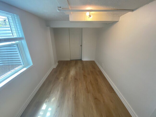 Building Photo - Fully Remodeled House!