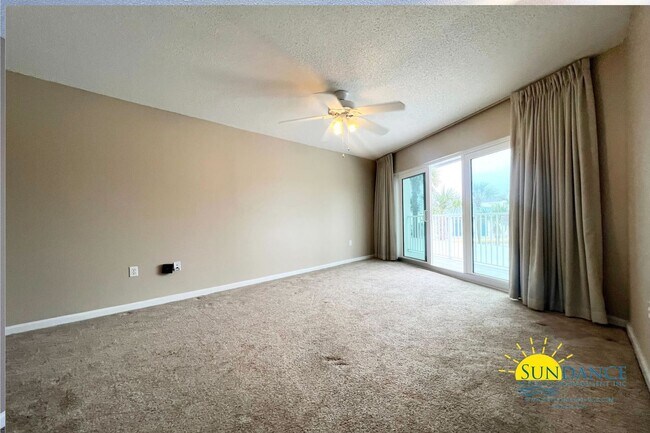 Building Photo - Beautiful 2 Bedroom Gulf Front Condo on Ok...