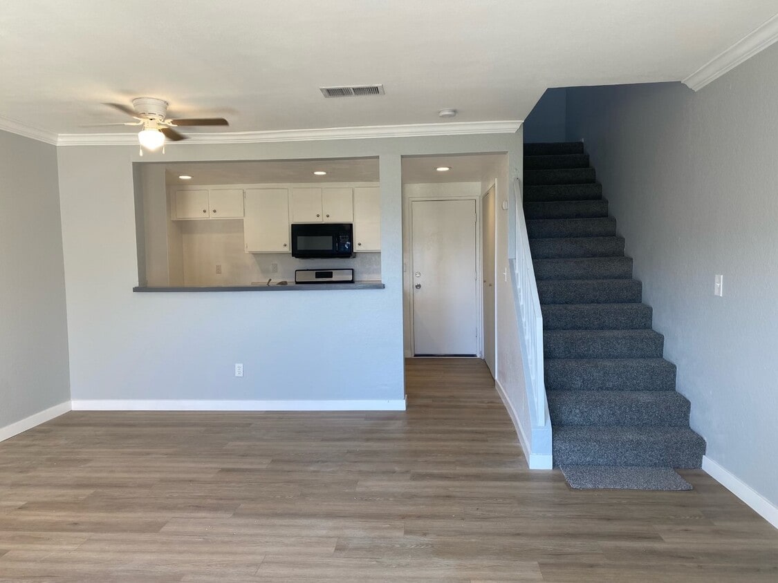 Primary Photo - 1460 Kendall Dr