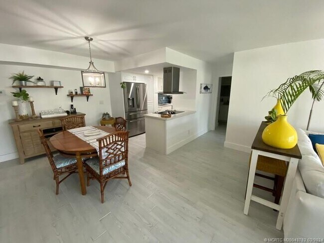 Foto del edificio - 3792 NE Ocean Blvd
