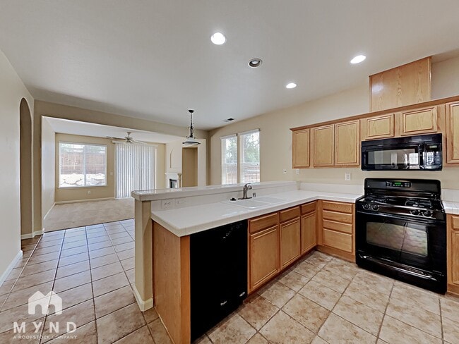 Building Photo - 6890 Apus Dr