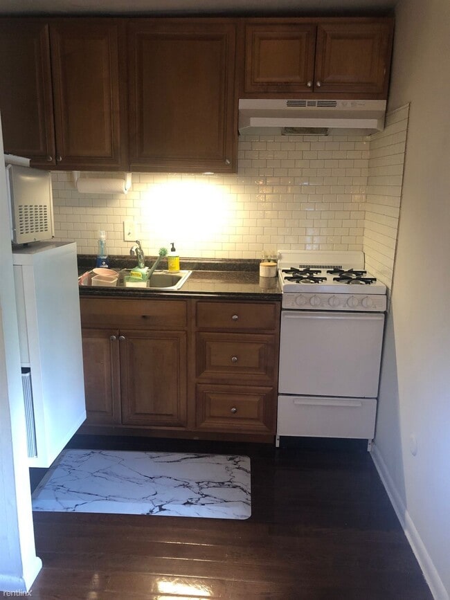 Building Photo - Studio, 1 bath  - 1122 Spruce St Apt 2D