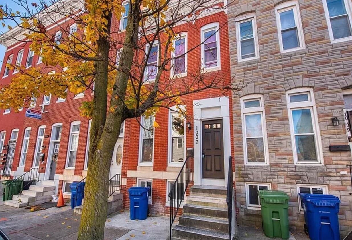 Fully Furnished! Spacious Rooms! Modern Decor! Finished Basement! Central Air! Fireplaces! Availa... - Fully Furnished! Spacious Rooms! Modern De...