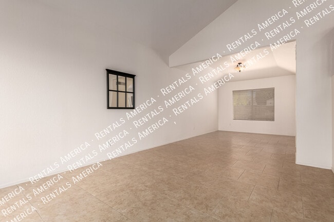 Foto del edificio - 7261 E June St
