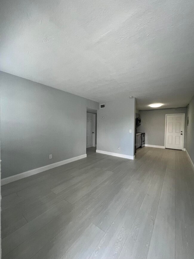Building Photo - 1273 W 34th St