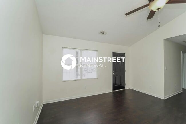 Building Photo - 3 Bedroom Pet-Friendly Home in Charlotte, NC with Main Street Renewal
