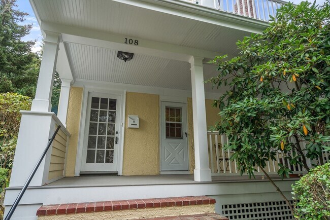 Building Photo - 108 Columbia St