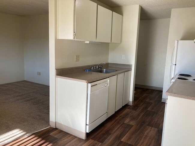 Interior Photo - r45a Laurel Court Apts.