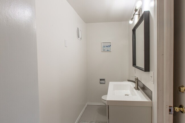 Foto del edificio - 2401 Birch Ln