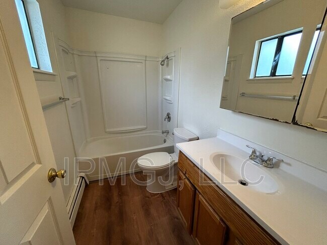 Foto del edificio - 560 N Sparn St