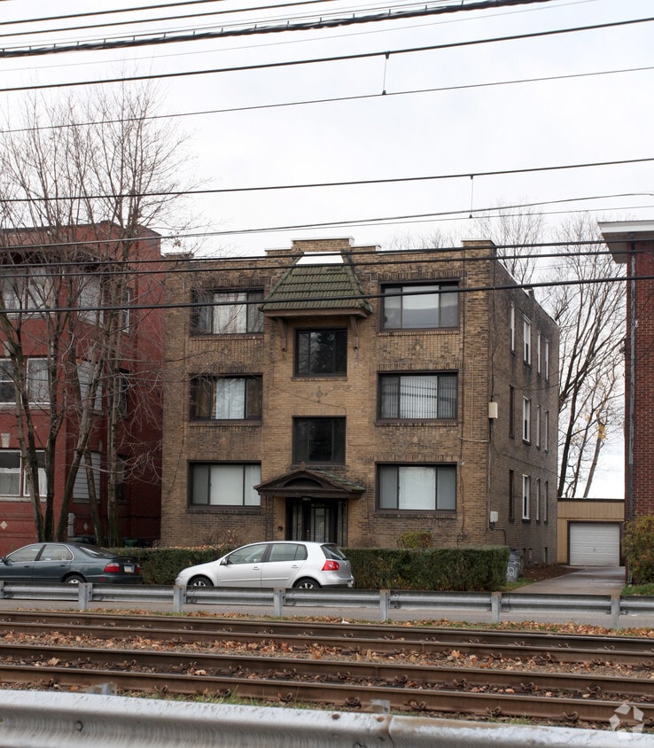 Primary Photo - 2744 Broadway Ave