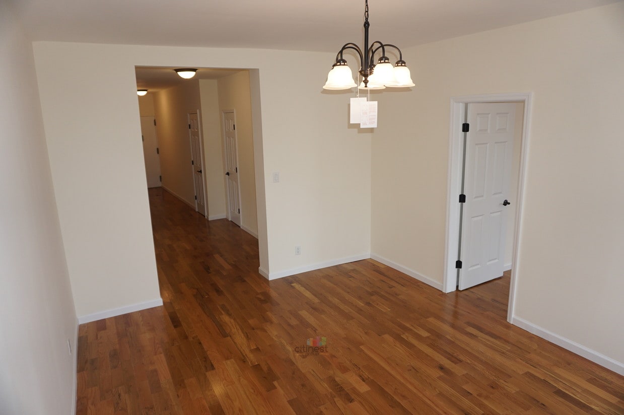 Primary Photo - 402 Marine Ave