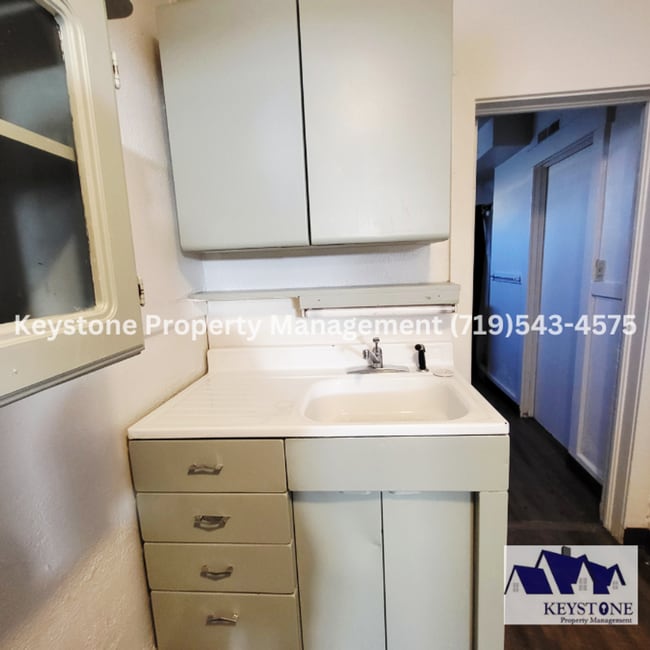 Building Photo - $400 Off 1st Month! Affordable Studio Apartment – $800