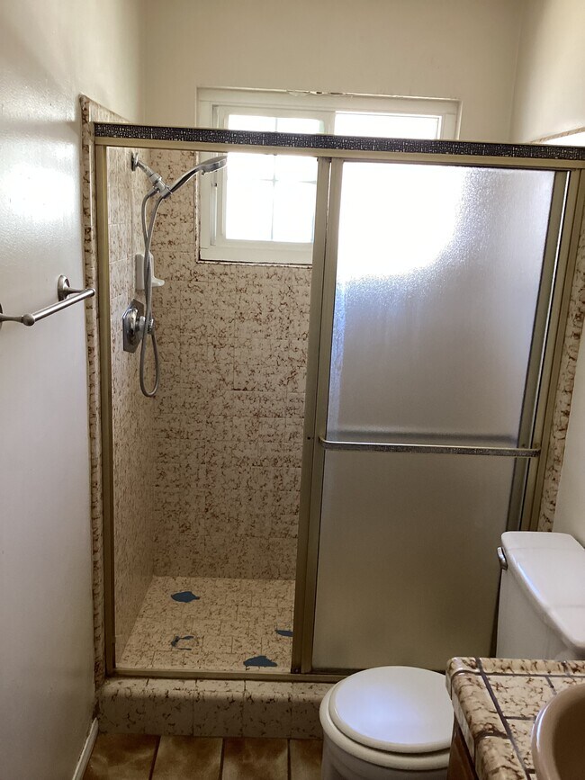 Foto del edificio - 1137 E 37th St
