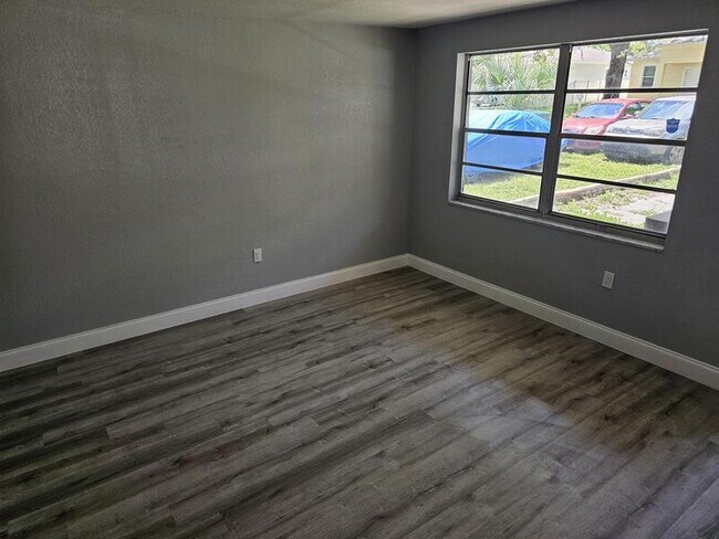Building Photo - 1214 East Chilkoot Avenue Unit A
