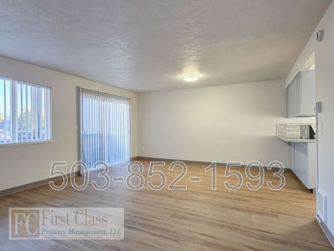 Foto del edificio - 12345 SW Hall Blvd