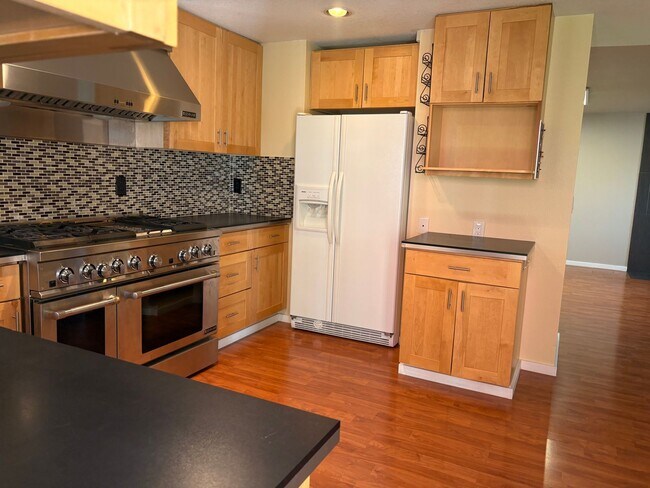 Foto del edificio - Modern Montavilla Living with Updated Finishes Bright & Spacious SE Portland Home Near Mt. Tabor ...