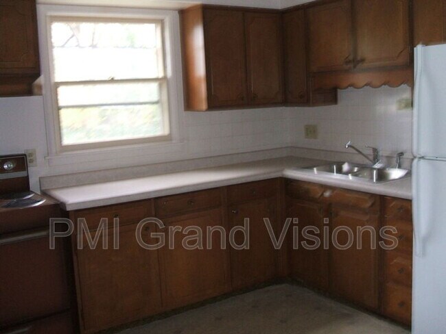 Building Photo - 340 N Monroe St