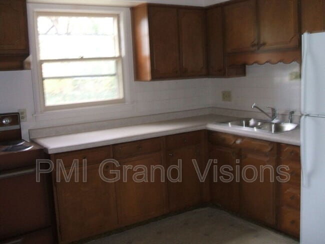 Building Photo - 340 N Monroe St