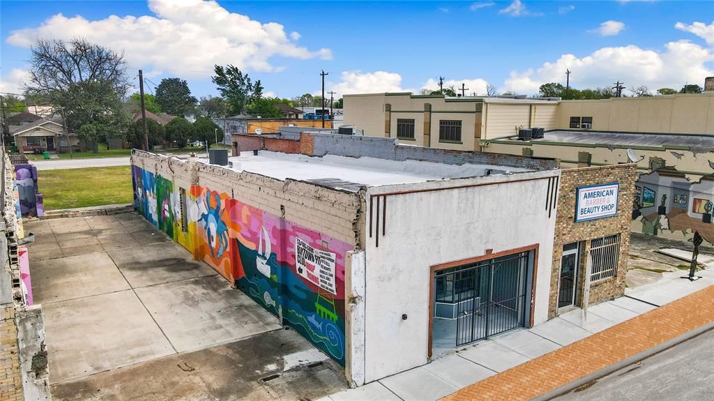 Primary Photo - 122 W Texas Ave