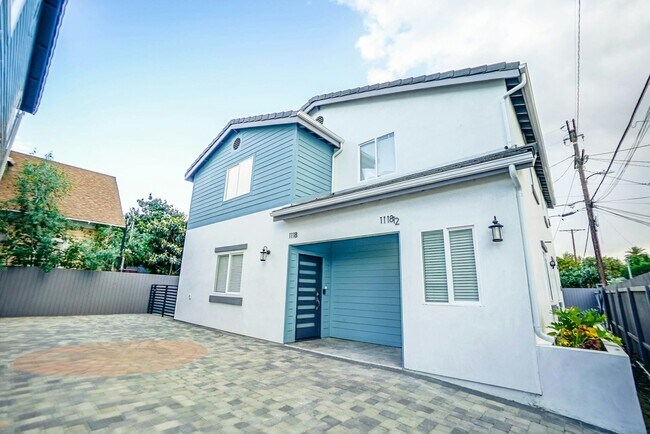 Photo - 1118-1118 1/2 W 39th Pl Townhome