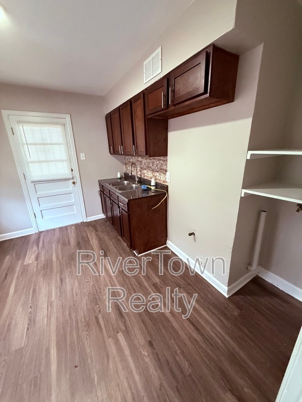 Building Photo - 3362 Rosamond Ave