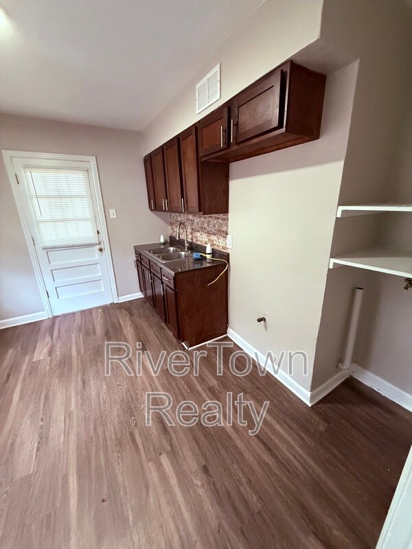 Foto del edificio - 3362 Rosamond Ave