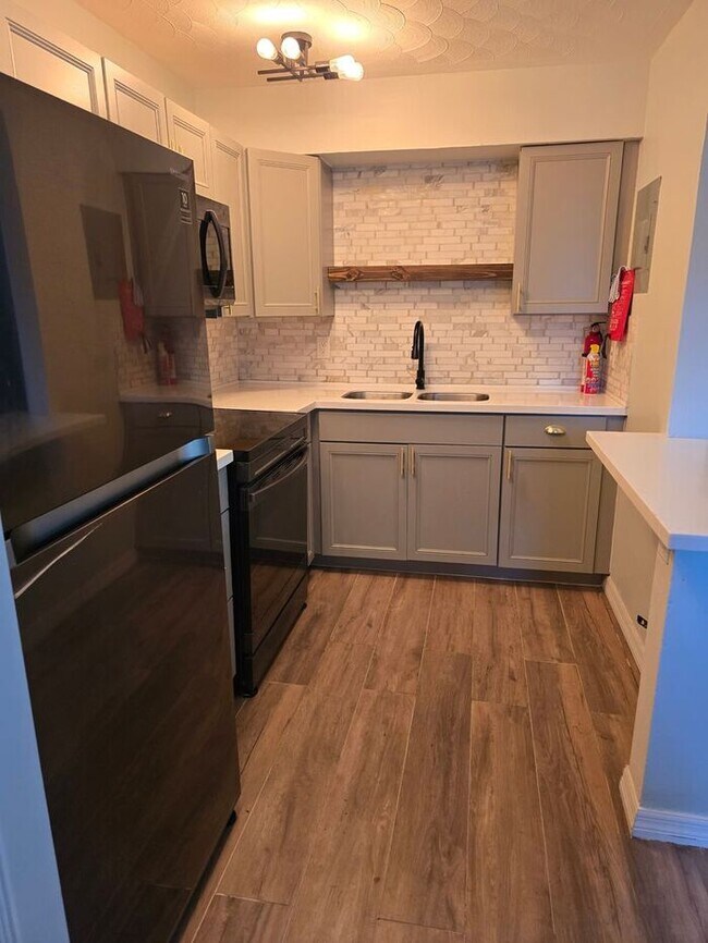 Foto del edificio - 1 Bedroom 1Bath Duplex in Fort Lauderdale ...